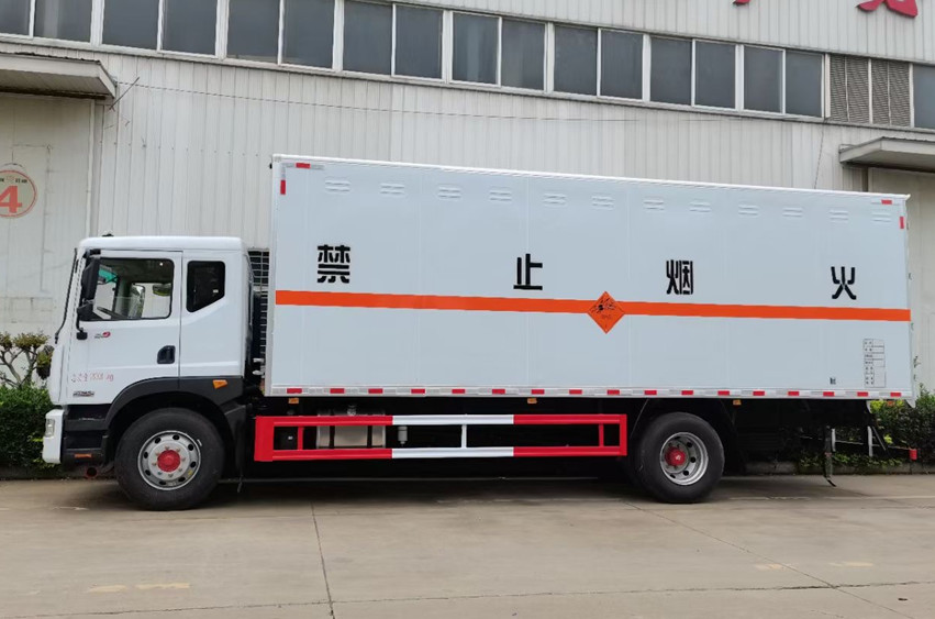 東風D9毒性氣體廂式運輸車