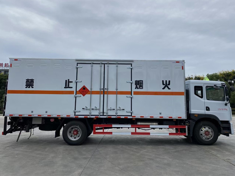 東風D9毒性氣體廂式運輸車