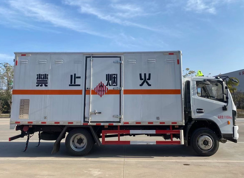 東風多利卡5.2米固體運輸車