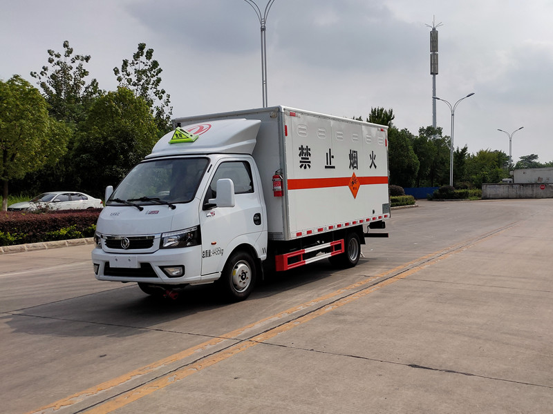 途逸2.7/3.1/3.4米（藍(lán)牌）汽油3類易燃液體廂式運(yùn)輸車