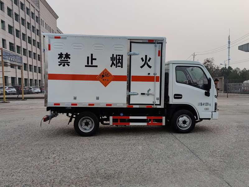 躍進2.7/3.1/3.4米（藍牌）3類國六易燃液體廂式運輸車