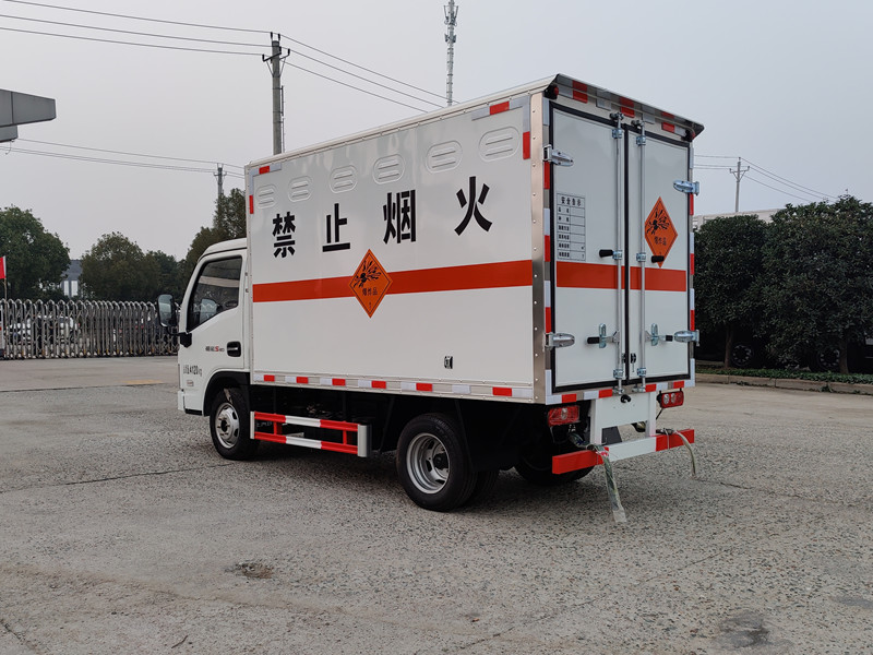 躍進2.7/3.1/3.4米（藍牌）3類國六易燃液體廂式運輸車