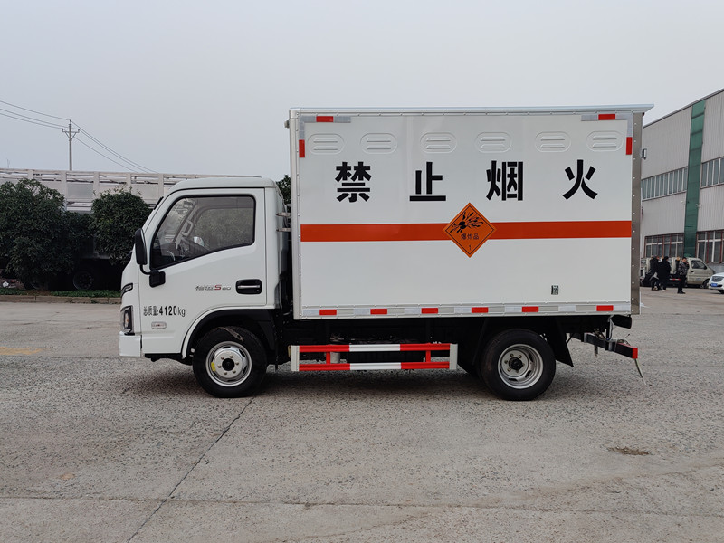 躍進2.7/3.1/3.4米（藍牌）3類國六易燃液體廂式運輸車