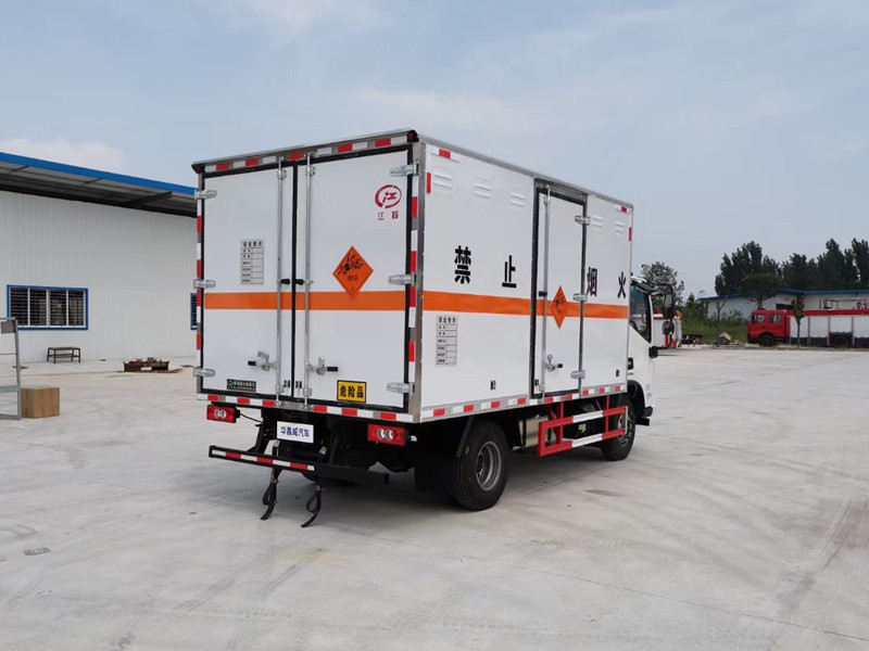 福田奧鈴4.1米（藍牌）1類爆破器材運輸車