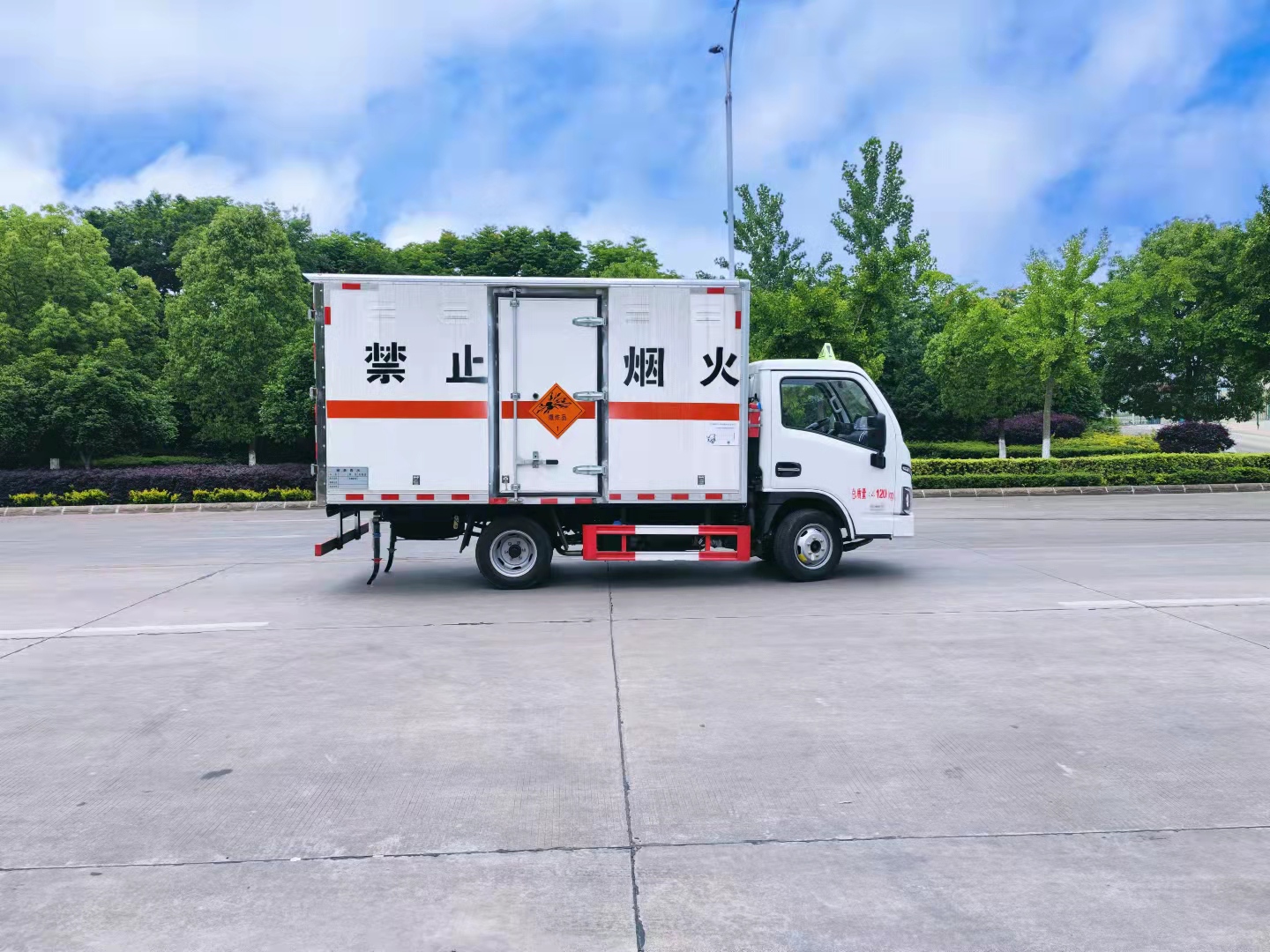 躍進3.3米（藍牌）1類國六爆破器材運輸車