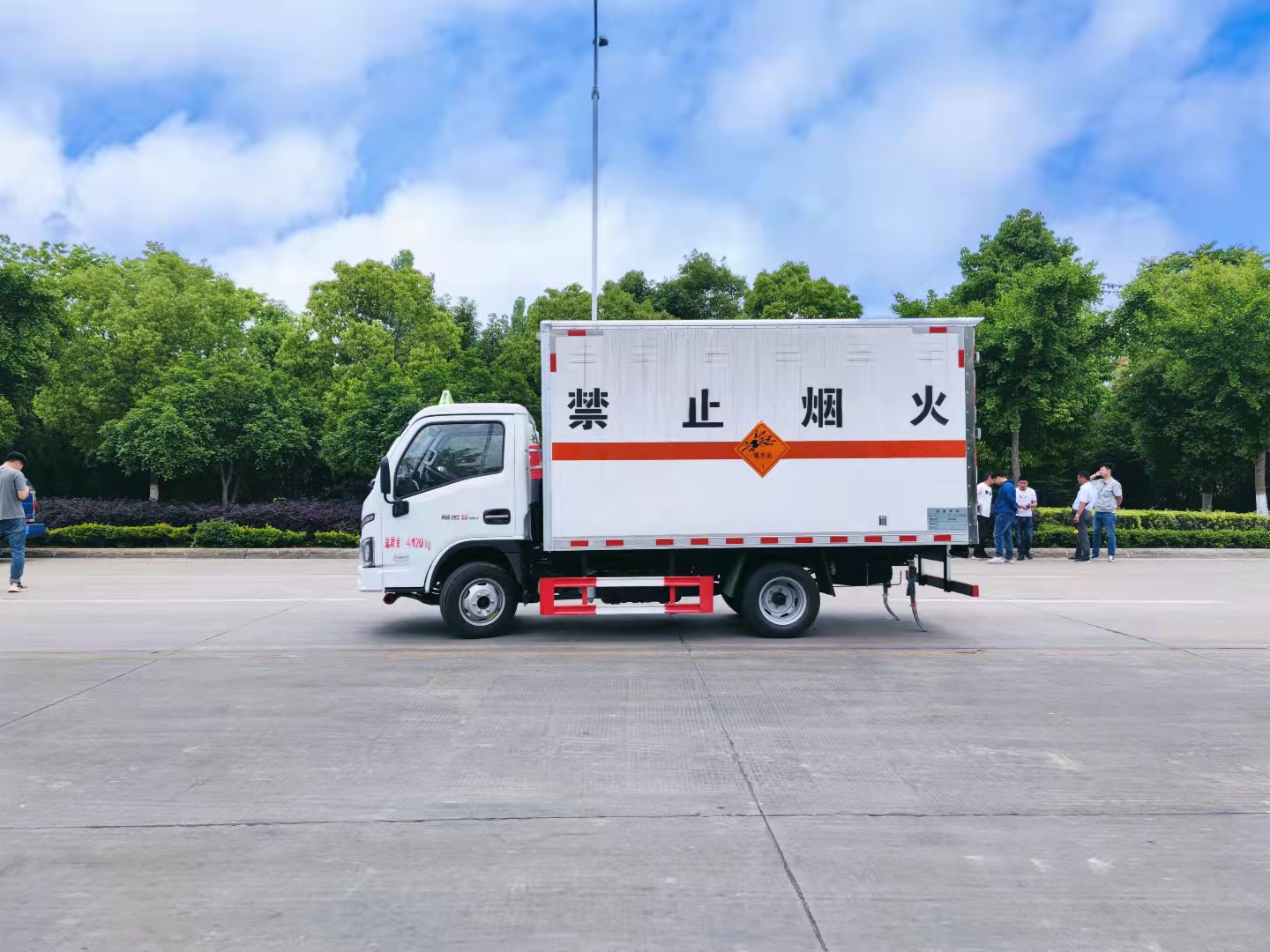 躍進3.3米（藍牌）1類國六爆破器材運輸車