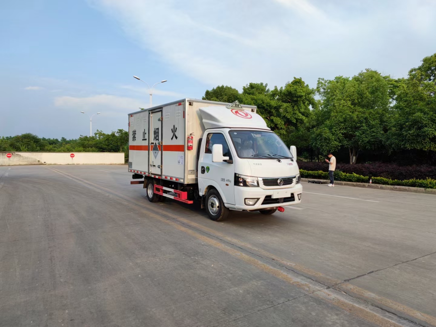 東風途逸2.6/3.1/3.5米（藍牌）國六爆破器材運輸車