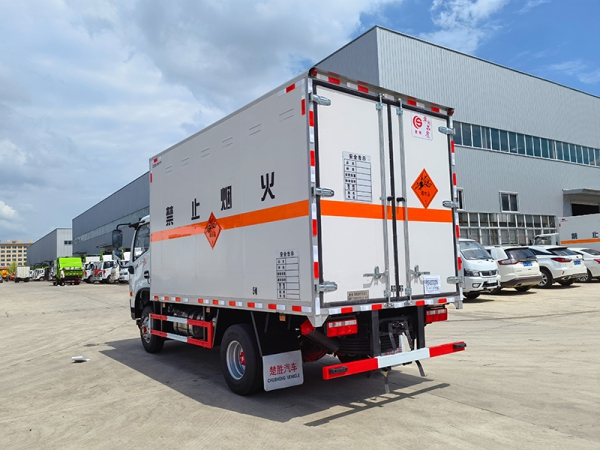 東風多利卡4.3米（5噸超大額載）國六1類爆破器材運輸車
