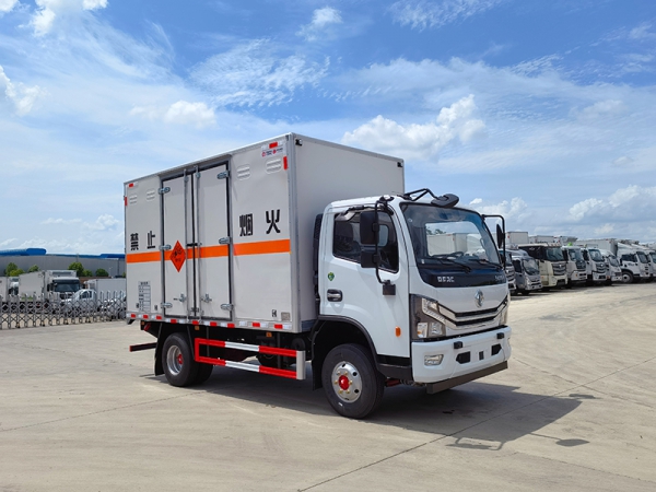 東風多利卡4.3米（5噸超大額載）國六1類爆破器材運輸車