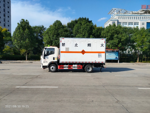 重汽豪沃4.2米（藍牌）1類國六爆破器材廂式運輸車